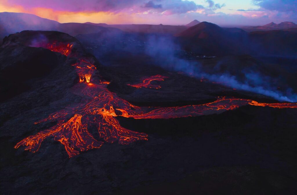 how to visit hawaii volcanoes Volcanos in hawaii visit hawaii travel Hawai how many volcanoes are in hawaii hawaiian islands volcanoes dangerous volcanos amazing and wonderful nature green country biodiversity travel destinations beautiful sky with volcano