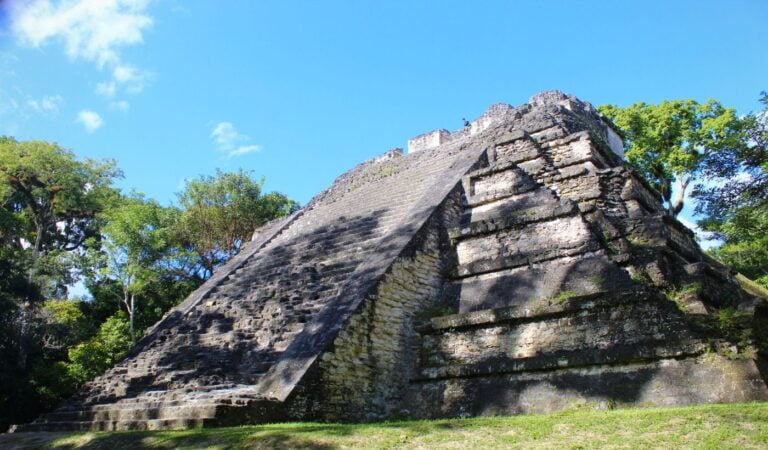 facts about the city of tikal in which country mayan city maya when was tikal built tikal national park famous important mystery Is Tikal still a city? rock ruined city items blue sky green country amazing world who built